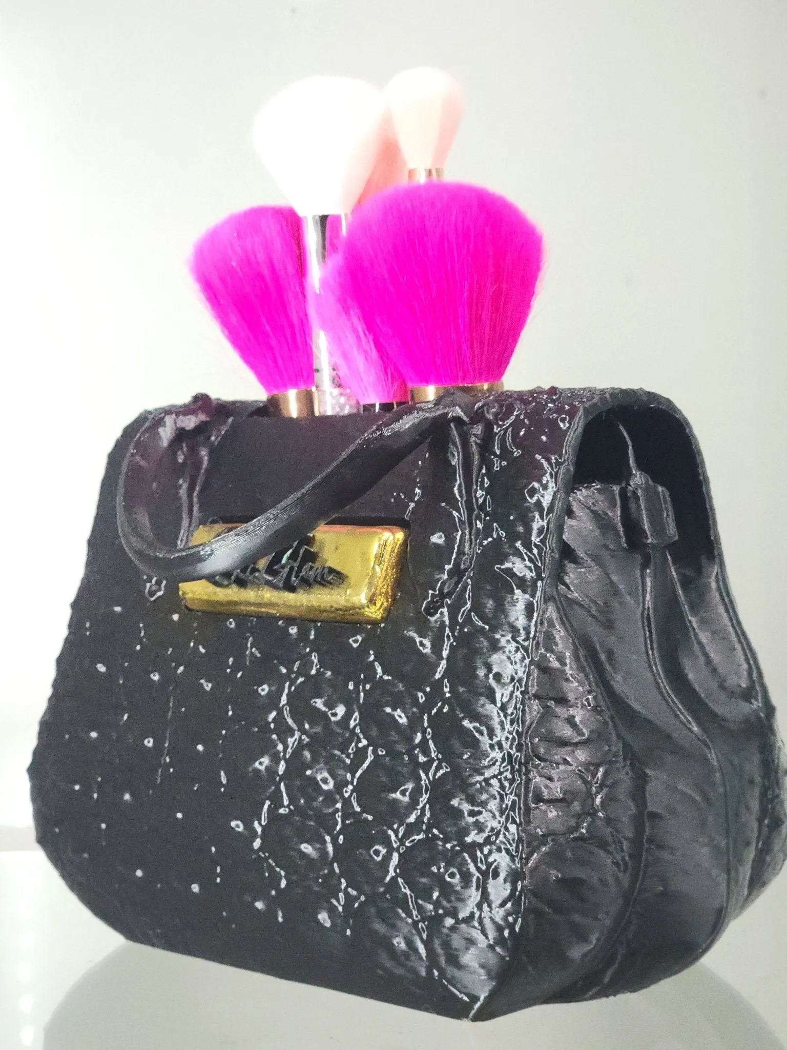 3D Printed Black Crocodile Texture Bag Brush Holder - Glam Vanity Decor