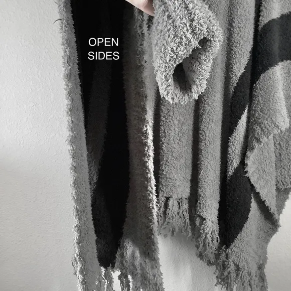 BAREFOOT DREAMS CozyChic Beach Poncho Gray Black Fringe Sweater ONE SIZE