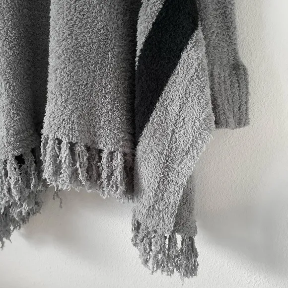 BAREFOOT DREAMS CozyChic Beach Poncho Gray Black Fringe Sweater ONE SIZE