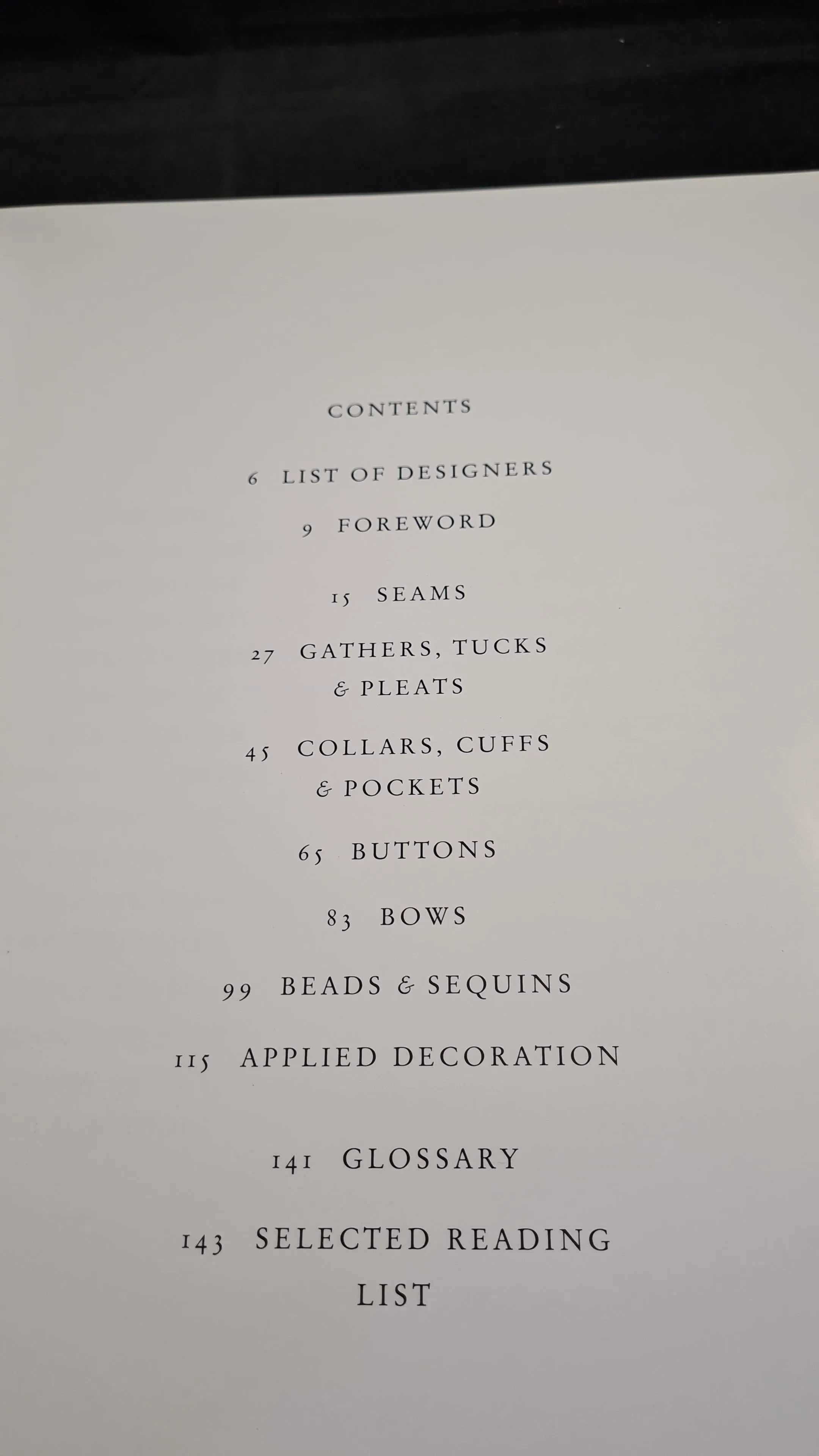 Claire Wilcox - Modern Fashion in Detail, Victoria & Albert Museum, 1991