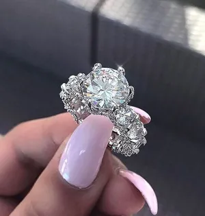 Elegant Rhinestone Ring
