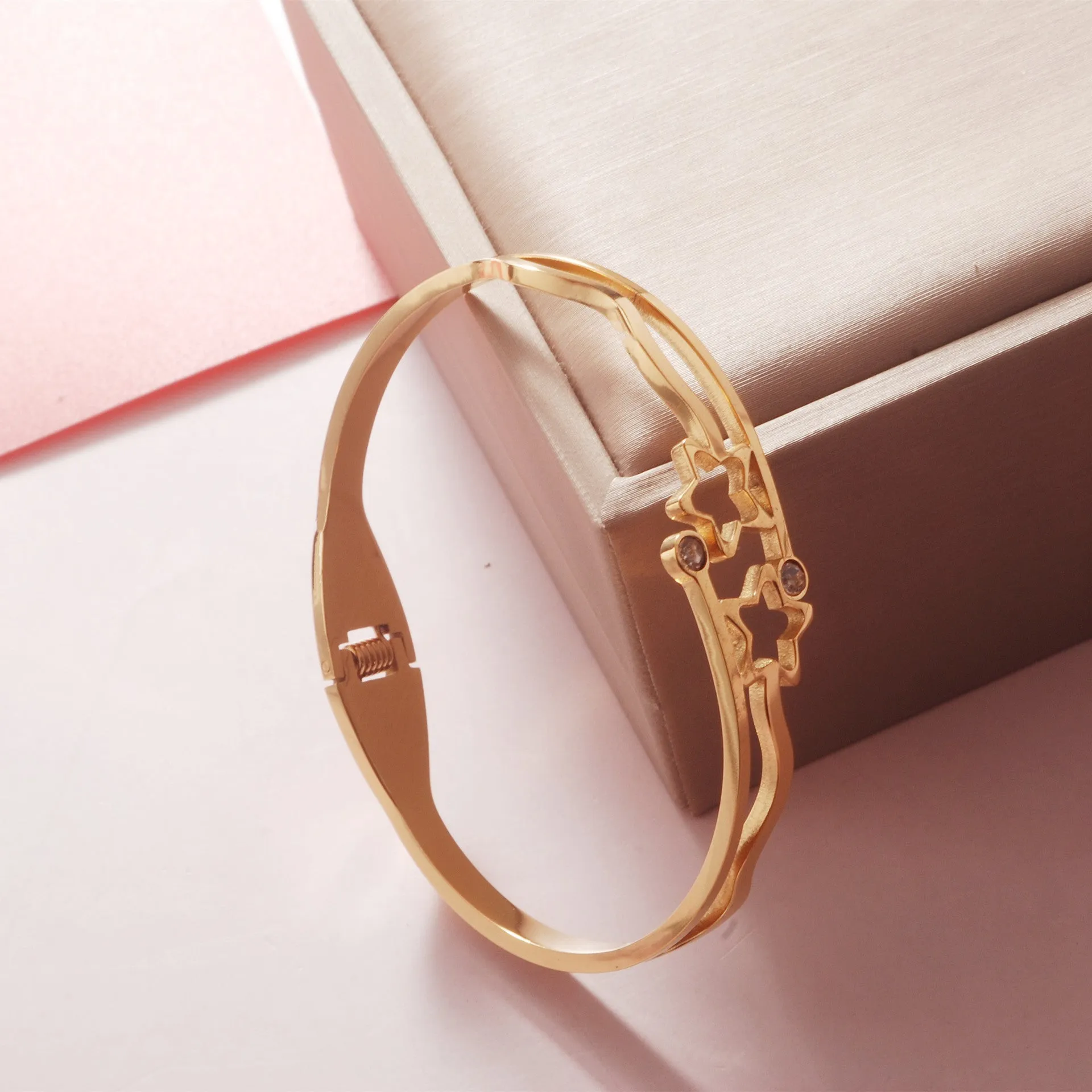 Gold Plated Star Design Stainless Steel Women Bracelet Bangle