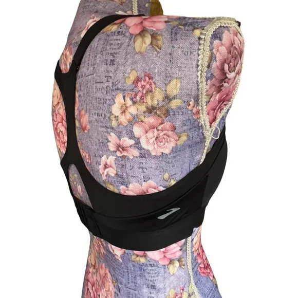 NWOT! Brooks dare racerback run sports bra. Size 34D