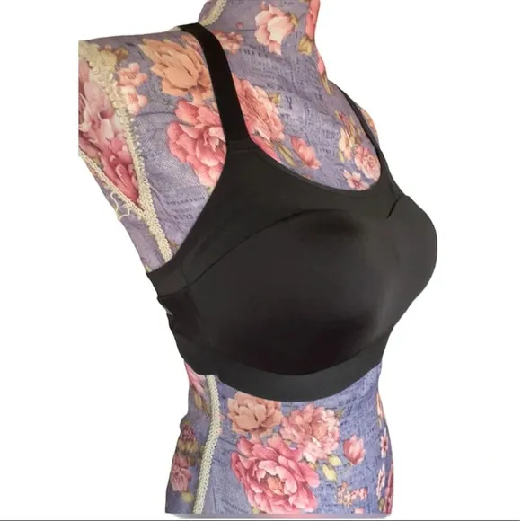 NWOT! Brooks dare racerback run sports bra. Size 34D