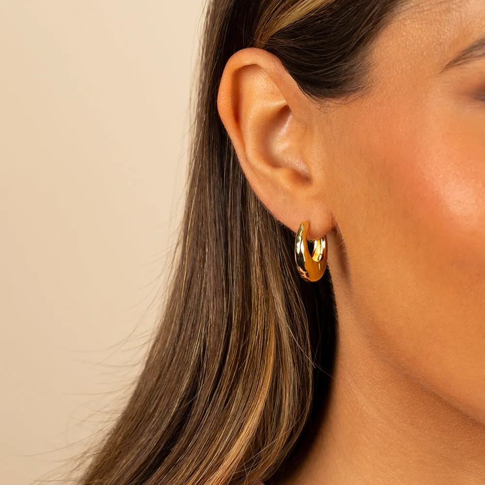Solid Indented Graduated Hoop Earring