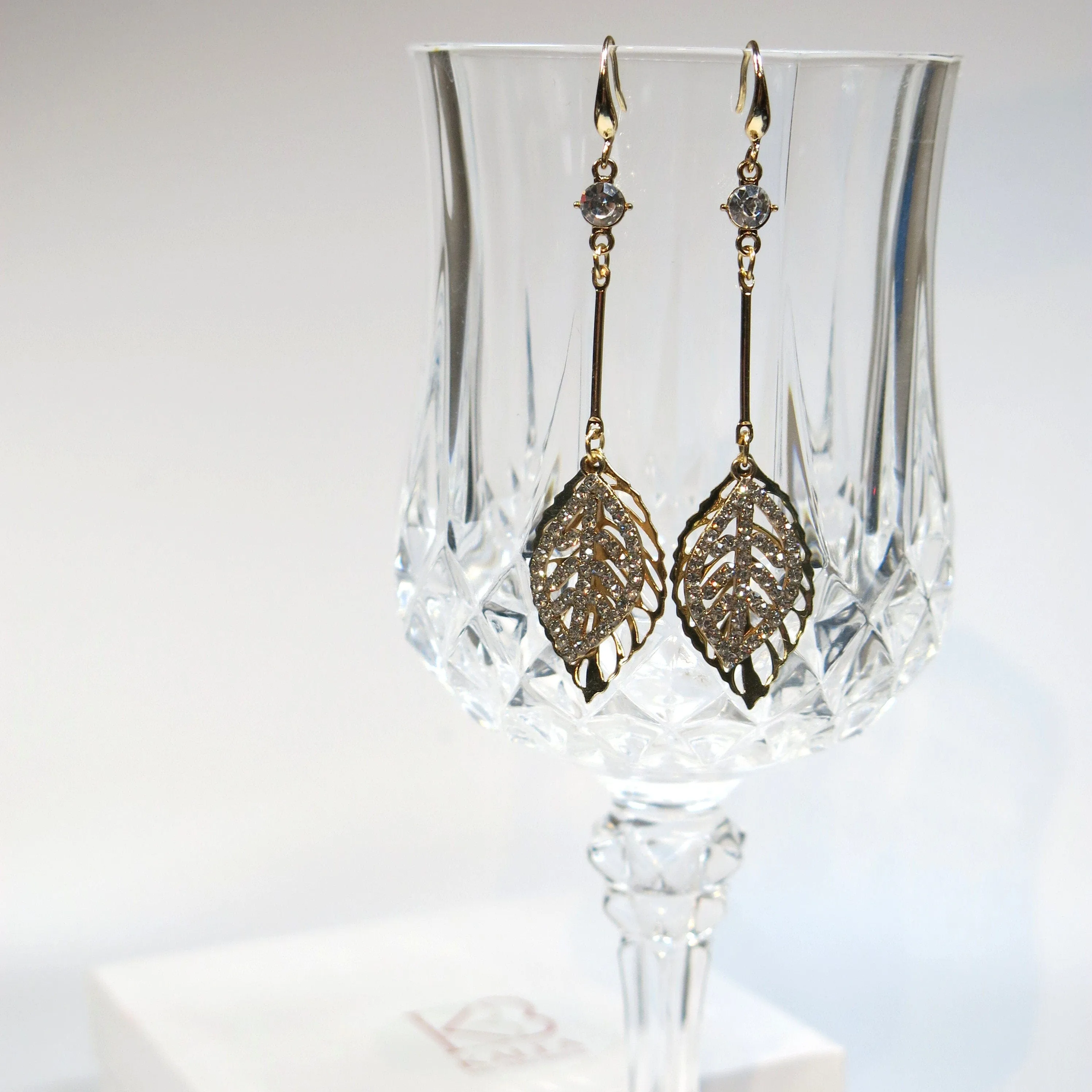 Studded Crystal Leaf Dangle Earrings, Bridal Gold Gem Leaf Tassel Earrings, Wedding Fashion Crystal Earrings