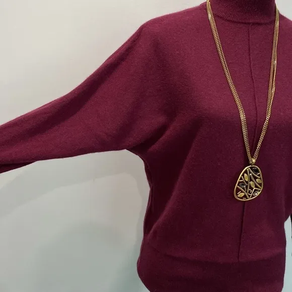 Tahari cashmere burgundy Dolan Sleeve Sweater