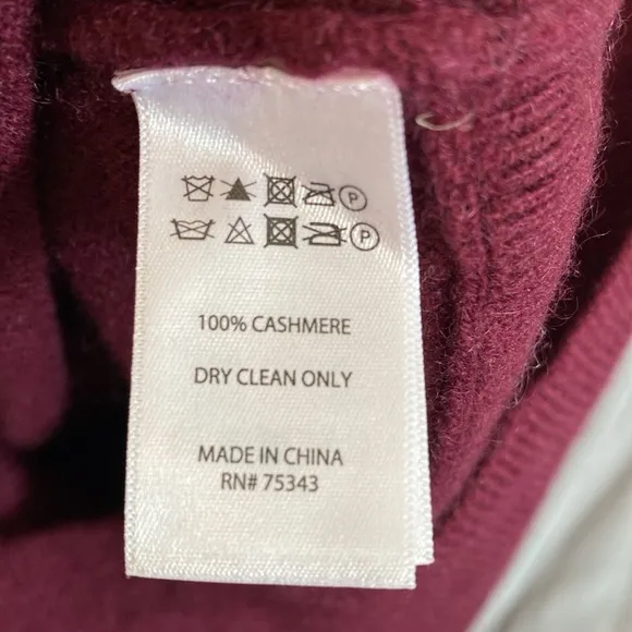 Tahari cashmere burgundy Dolan Sleeve Sweater
