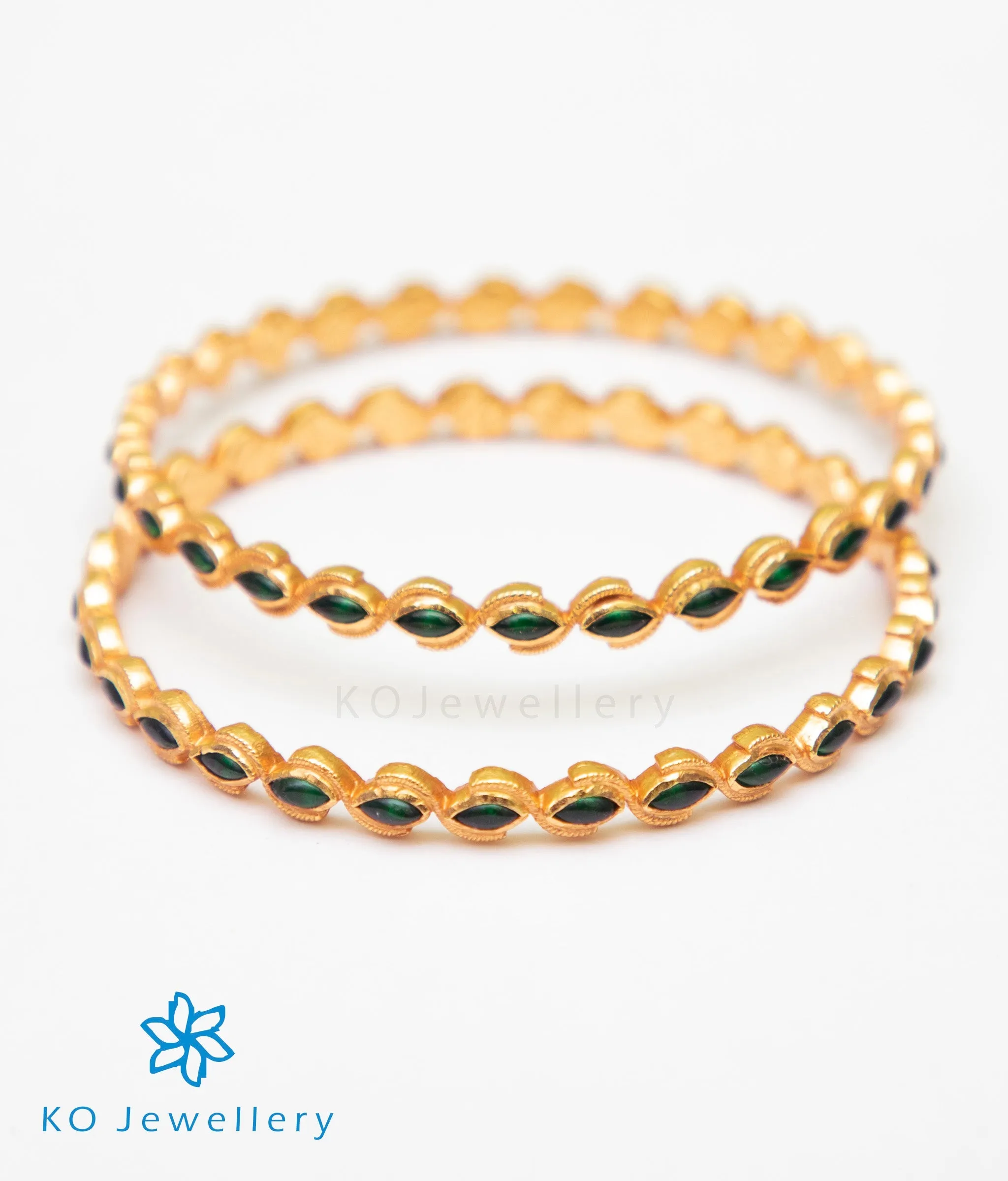 The Eka Silver Kempu Bangle (Green/Size 2.2/2.4/2.8)