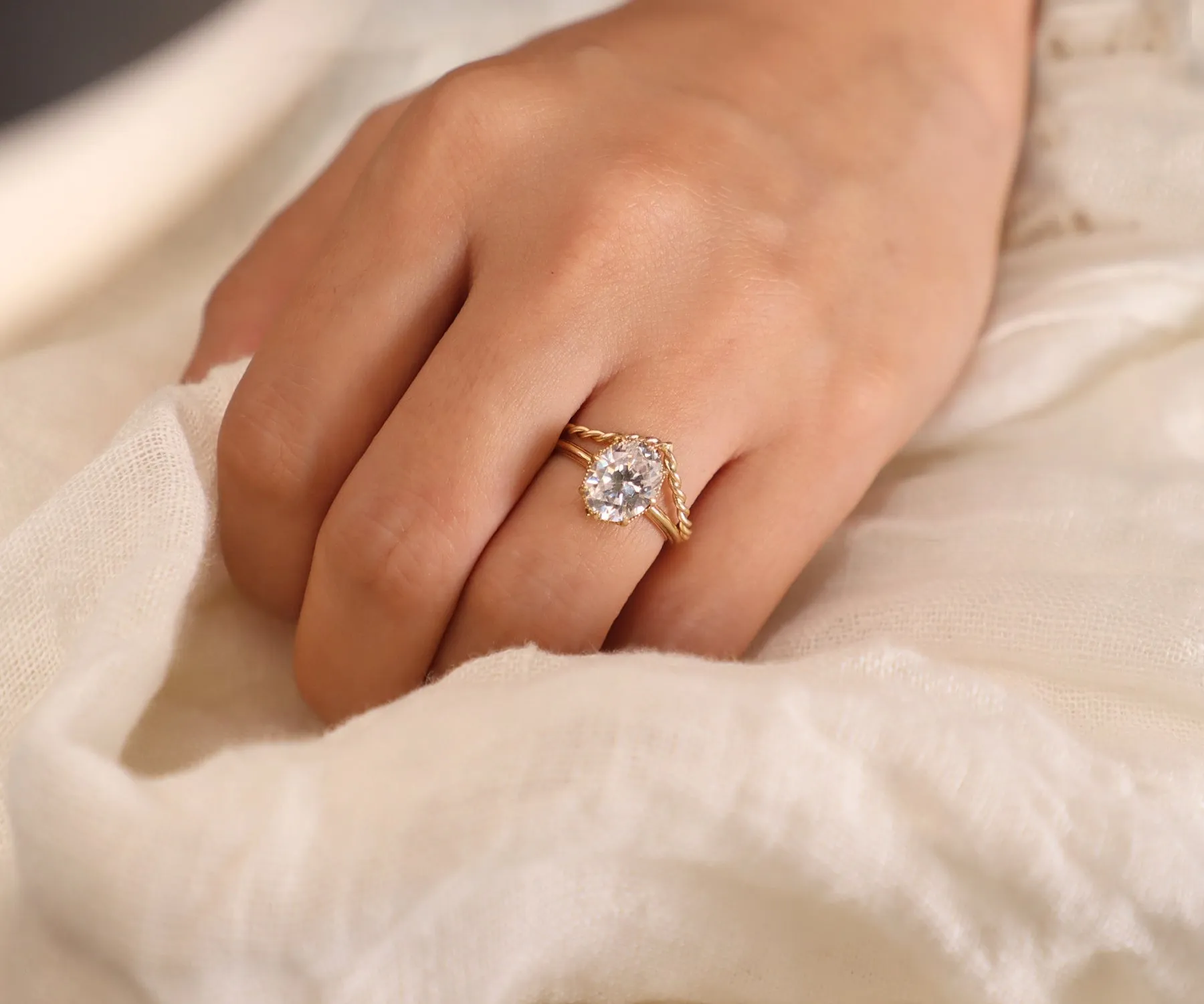 V-Shaped Twisted Band