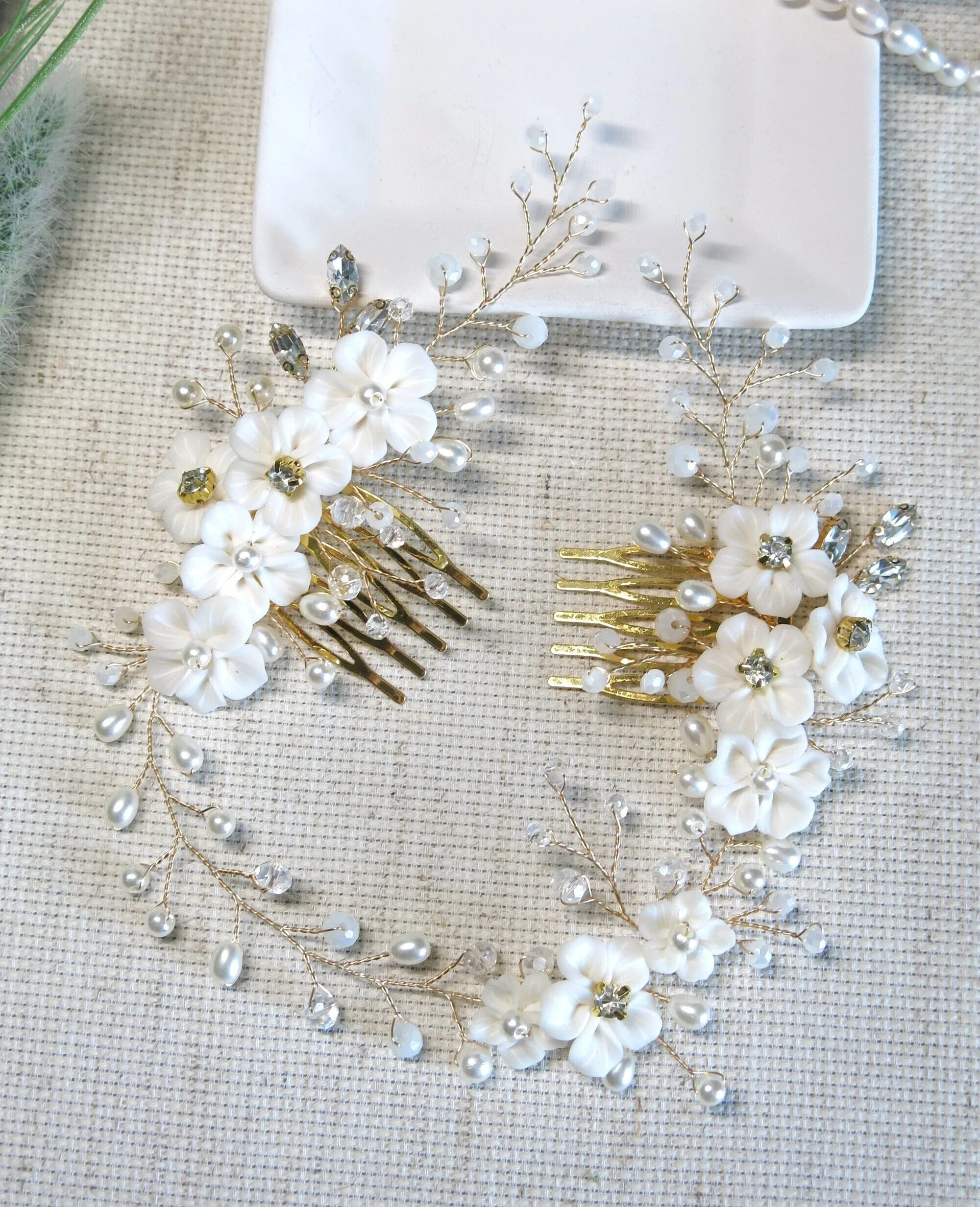 White Flower Hair Vine with Dual Combs, Bridal Pearl Wire Wedding Headband Floral Head Wreath Hair Vine