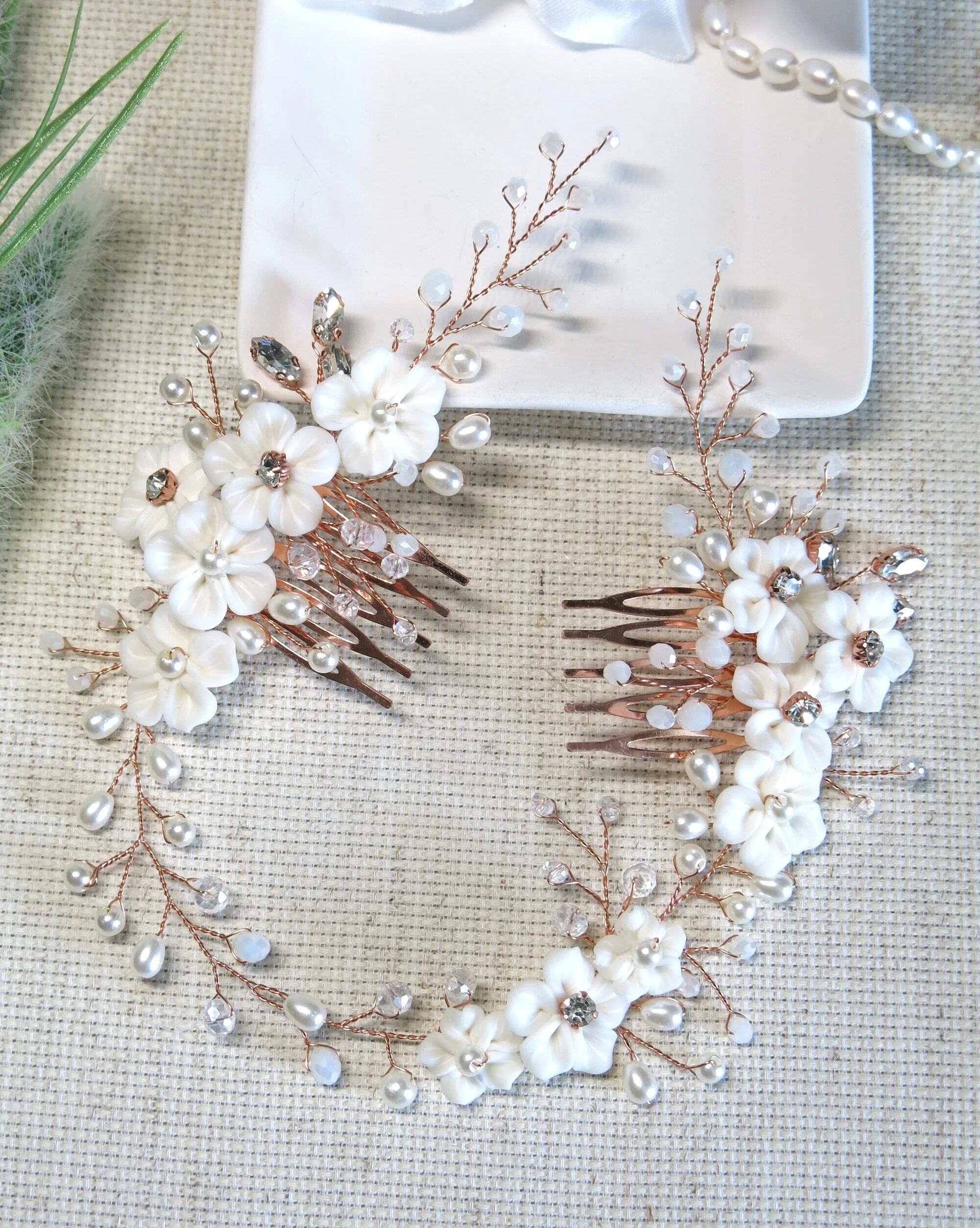 White Flower Hair Vine with Dual Combs, Bridal Pearl Wire Wedding Headband Floral Head Wreath Hair Vine